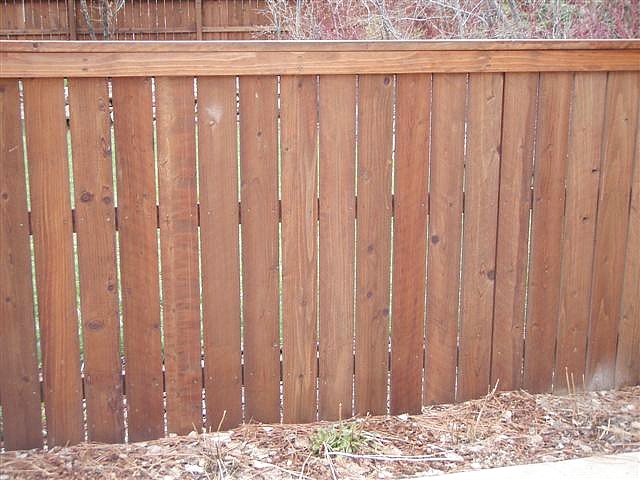 5ft-privacy-fence-with-cap-n-trim